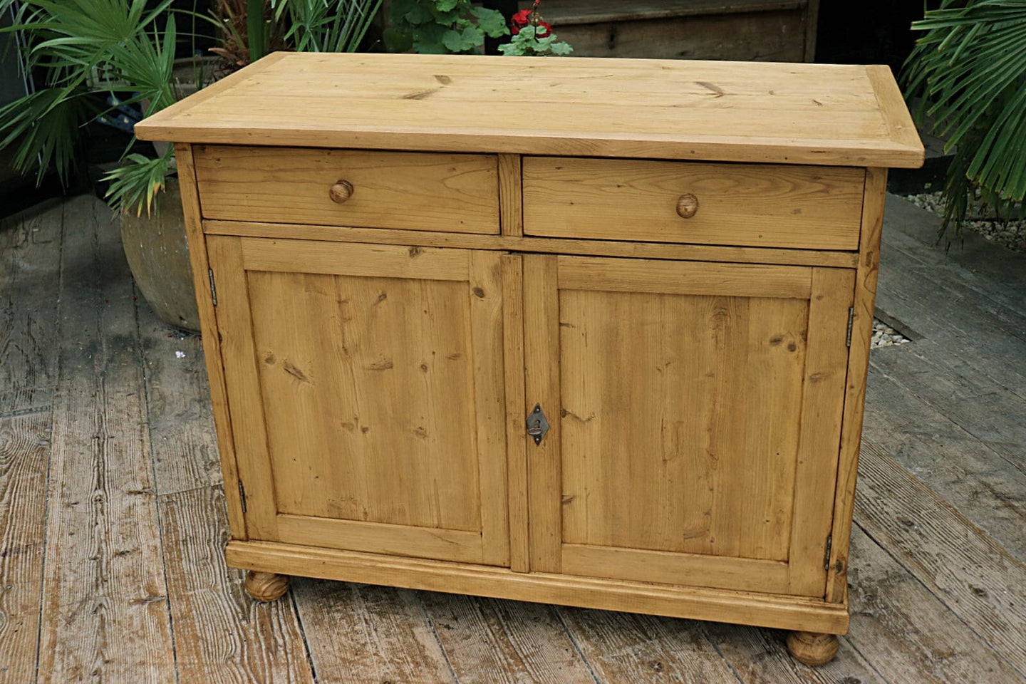 😍 Lovely 'Chunky' Old Pine Dresser Base/ Sideboard/ TV Stand/ Vanity 😍