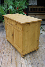 😍 Lovely 'Chunky' Old Pine Dresser Base/ Sideboard/ TV Stand/ Vanity 😍