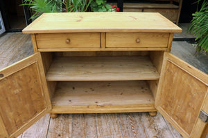 😍 Lovely 'Chunky' Old Pine Dresser Base/ Sideboard/ TV Stand/ Vanity 😍
