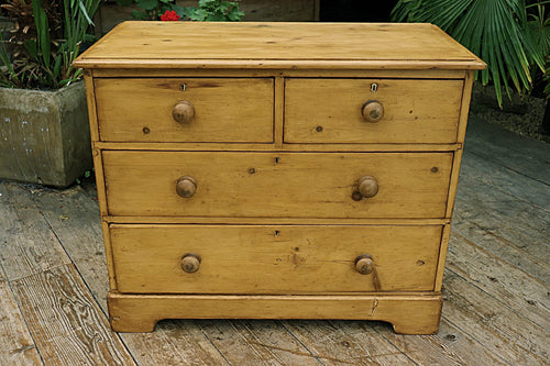 ❤️ Superb! Chunky Old Pine Chest Drawers/ Bedside/ Sideboard/ TV Stand ❤️