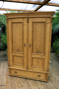 💕 Cottage Size! Old Victorian Pine Double Knock Down Shelved Wardrobe/ Linen Press 💕