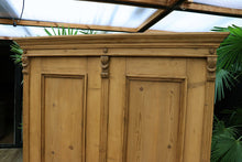 💕 Cottage Size! Old Victorian Pine Double Knock Down Shelved Wardrobe/ Linen Press 💕