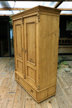 💕 Cottage Size! Old Victorian Pine Double Knock Down Shelved Wardrobe/ Linen Press 💕
