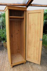 🤩 Very Tall Old Pine Cupboard - Linen/ Larder/ Housekeepers/ Wardrobe 🤩