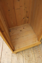 🤩 Very Tall Old Pine Cupboard - Linen/ Larder/ Housekeepers/ Wardrobe 🤩