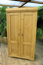 💕Cottage Size! Old Pine Knock Down Shelved Linen Press/ Wardrobe/ Cupboard 💕