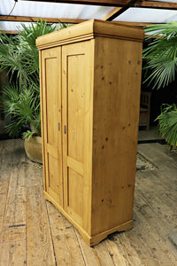 💕Cottage Size! Old Pine Knock Down Shelved Linen Press/ Wardrobe/ Cupboard 💕