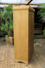 💕Cottage Size! Old Pine Knock Down Shelved Linen Press/ Wardrobe/ Cupboard 💕