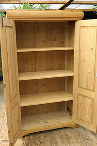💕Cottage Size! Old Pine Knock Down Shelved Linen Press/ Wardrobe/ Cupboard 💕