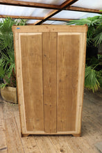 💕Cottage Size! Old Pine Knock Down Shelved Linen Press/ Wardrobe/ Cupboard 💕