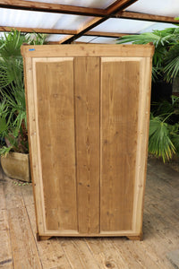 💕Cottage Size! Old Pine Knock Down Shelved Linen Press/ Wardrobe/ Cupboard 💕