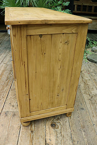 😍 Lovely & Large Old Pine Dresser Base/ Sideboard/ TV Stand/ Vanity 😍