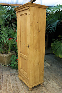 😍Fab! Old Pine Tall Cupboard/ Linen/ Larder/ Housekeepers/ Wardrobe 😍