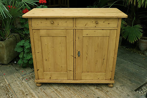 💕 Lovely & Large Old Pine Dresser Base/ Sideboard/ TV Stand/ Vanity 💕