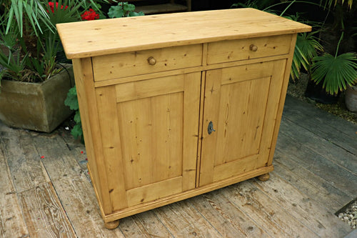 💕 Lovely & Large Old Pine Dresser Base/ Sideboard/ TV Stand/ Vanity 💕