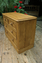 🥰 Fab Old Victorian Pine Chest of Four Drawers/ Sideboard 🥰