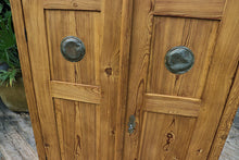 ❤️ WOW! Chunky Old Pine Cupboard/ Larder/ Linen/ Food/ Housekeepers 😍