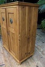 ❤️ WOW! Chunky Old Pine Cupboard/ Larder/ Linen/ Food/ Housekeepers 😍