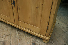 💕 Fab & Chunky Old Pine Dresser Base/ Sideboard/ TV Stand 💕