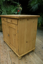 💕 Fab & Chunky Old Pine Dresser Base/ Sideboard/ TV Stand 💕