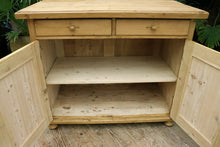 💕 Fab & Chunky Old Pine Dresser Base/ Sideboard/ TV Stand 💕