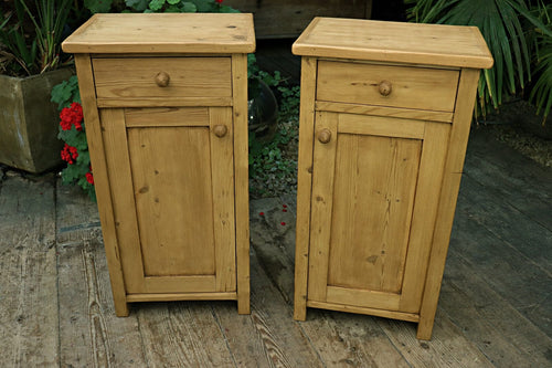 😍 Lovely! Original Pair Old Pine Bedside Cabinets/ Cupboards/ Lamp Tables 😍