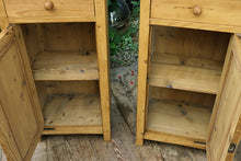 😍 Lovely! Original Pair Old Pine Bedside Cabinets/ Cupboards/ Lamp Tables 😍