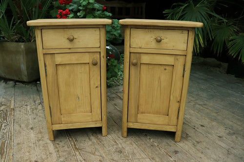🥰 Fab! Original Pair Old Pine Bedside Cabinets/Cupboards/Lamp Tables 🥰
