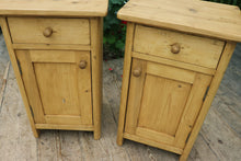 🥰 Fab! Original Pair Old Pine Bedside Cabinets/Cupboards/Lamp Tables 🥰