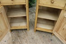 🥰 Fab! Original Pair Old Pine Bedside Cabinets/Cupboards/Lamp Tables 🥰