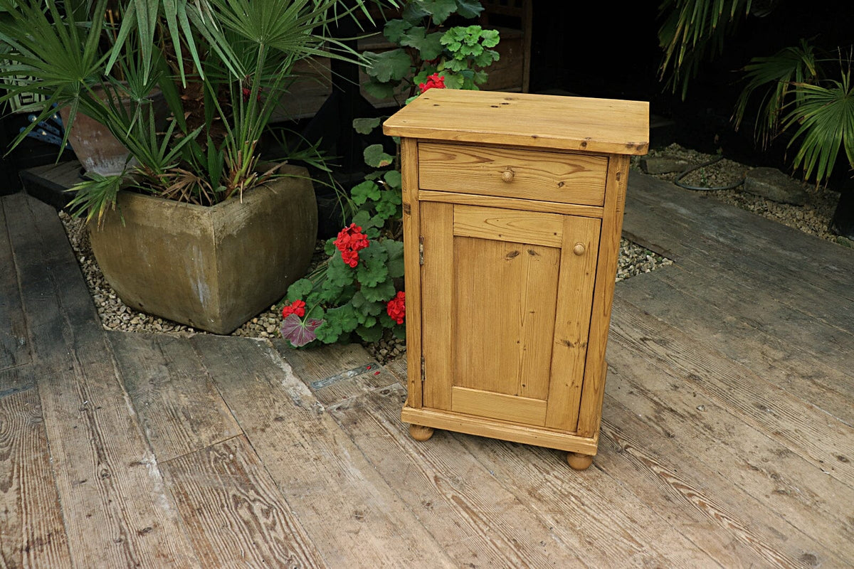 ❤️ Single Original Old Antique Pine Bedside Cabinet/ Cupboard/ Lamp Table ❤️