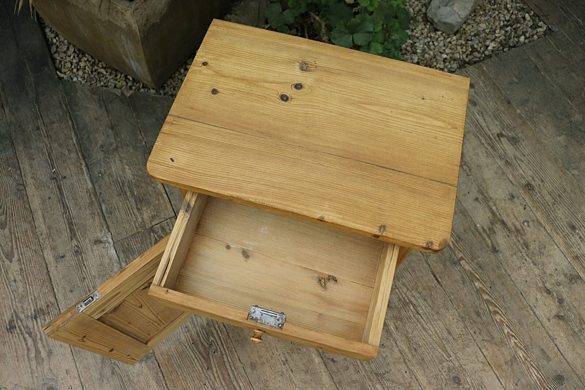 ❤️ Single Original Old Antique Pine Bedside Cabinet/ Cupboard/ Lamp Table ❤️