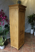 😍 Fab! Old Pine Tall Cupboard/ Linen/ Larder/ Food/ Housekeepers/ Wardrobe 😍