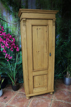 🤩 Old Pine Tall Cupboard/Linen/Larder/Food/Housekeepers/Wardrobe 🤩