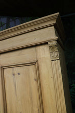 🤩 Old Pine Tall Cupboard/Linen/Larder/Food/Housekeepers/Wardrobe 🤩