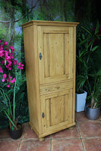 🩷 Superb! Old Pine 2 Door Cupboard-Linen/ Larder/ Home Office/ Bathroom 🩷