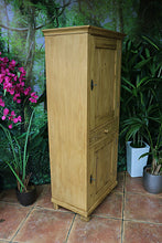 🩷 Superb! Old Pine 2 Door Cupboard-Linen/ Larder/ Home Office/ Bathroom 🩷