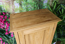 🩷 Superb! Old Pine 2 Door Cupboard-Linen/ Larder/ Home Office/ Bathroom 🩷