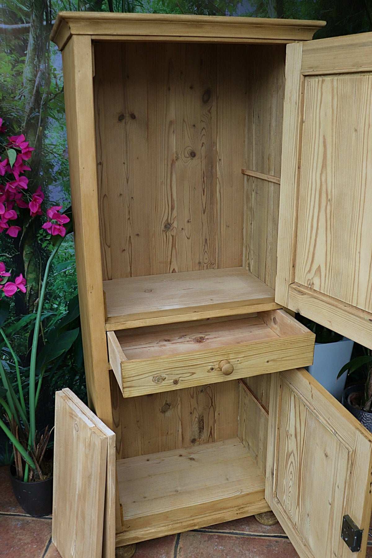 🩷 Superb! Old Pine 2 Door Cupboard-Linen/ Larder/ Home Office/ Bathroom 🩷