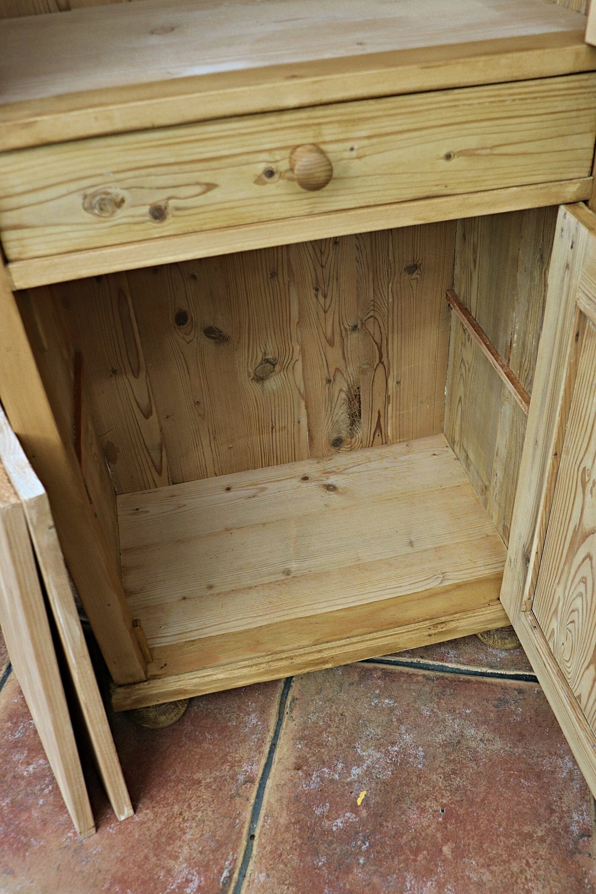🩷 Superb! Old Pine 2 Door Cupboard-Linen/ Larder/ Home Office/ Bathroom 🩷