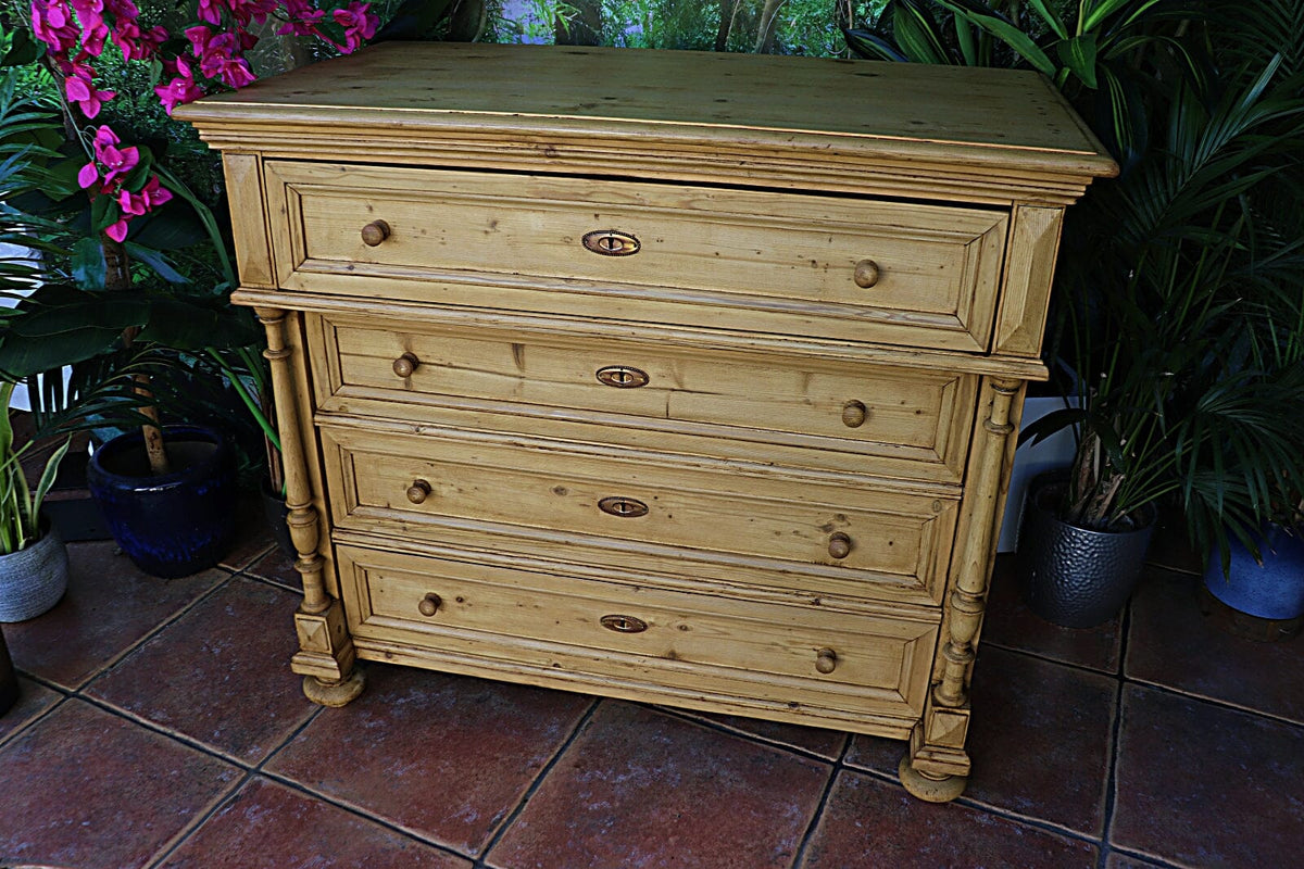 💖 BIG! Stunning! Old Victorian Pine Chest of 4 Drawers/ Sideboard 💖