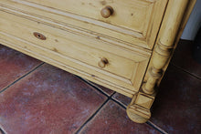 💖 BIG! Stunning! Old Victorian Pine Chest of 4 Drawers/ Sideboard 💖