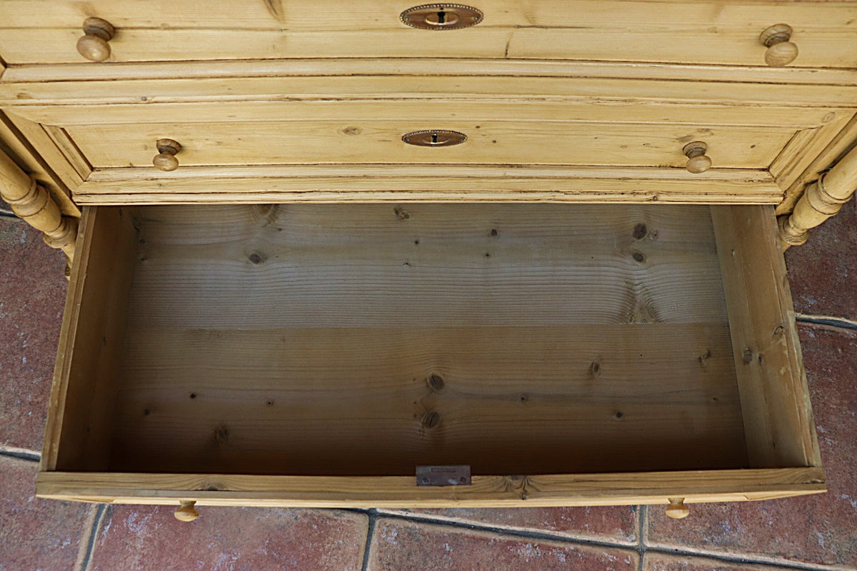 💖 BIG! Stunning! Old Victorian Pine Chest of 4 Drawers/ Sideboard 💖
