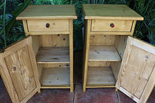 🤩 Lovely Slim Pair Old Pine Bedside Cabinets/Cupboards/Lamp Tables 🤩