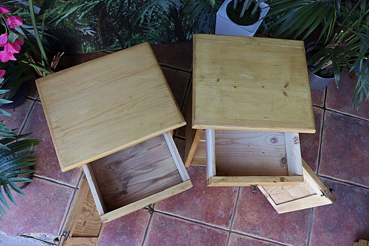 🤩 Lovely Slim Pair Old Pine Bedside Cabinets/Cupboards/Lamp Tables 🤩