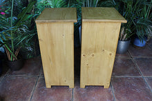 🤩 Lovely Slim Pair Old Pine Bedside Cabinets/Cupboards/Lamp Tables 🤩