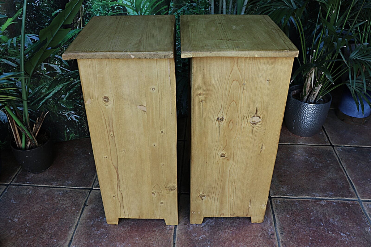 🤩 Lovely Slim Pair Old Pine Bedside Cabinets/Cupboards/Lamp Tables 🤩