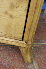 🩷 Very Old (Georgian) Pine Chest of Drawers/ Sideboard/ Kitchen/ TV Stand 🩷