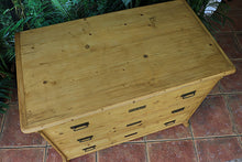 🩷 Very Old (Georgian) Pine Chest of Drawers/ Sideboard/ Kitchen/ TV Stand 🩷