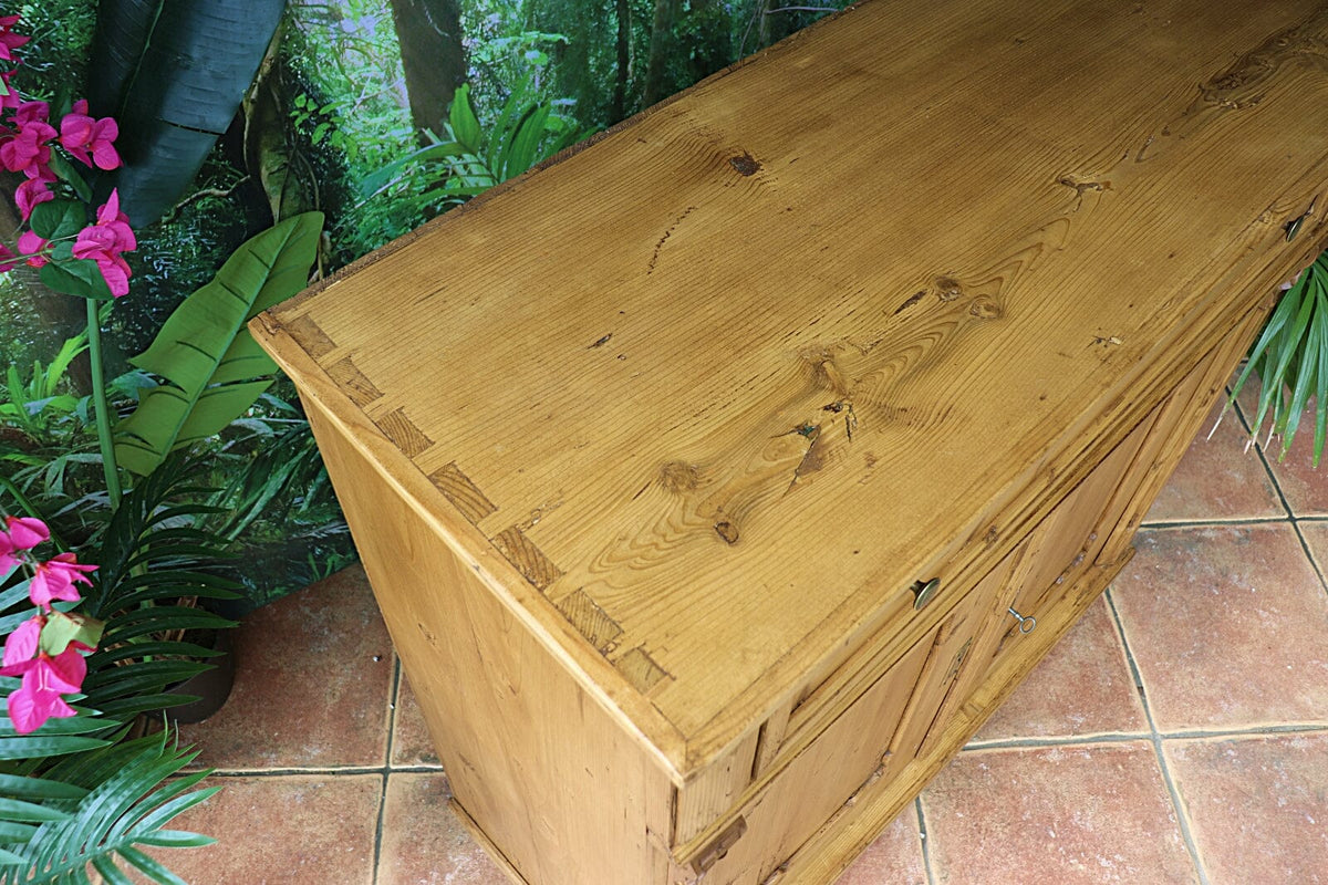 ❤️ Superb! Large Old Victorian Pine Dresser Base/ Sideboard/ TV Stand ❤️
